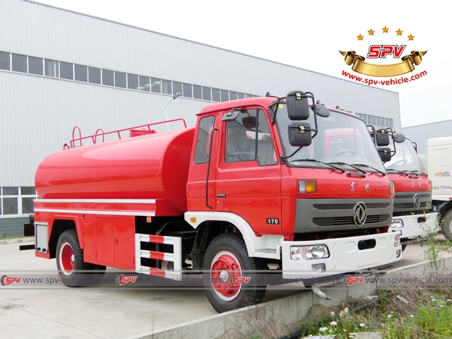 Right Front View of Fire Fighting Tanker - Dongfeng Right Front View of Fire Fighting Tanker - Dongfeng